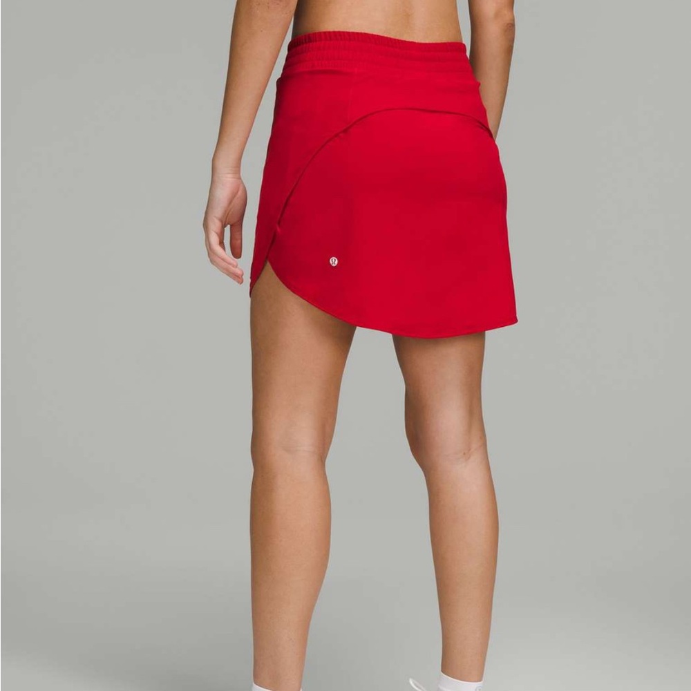 Lululemon Hotty hot run skirt in Lavender. Shorts underneath!